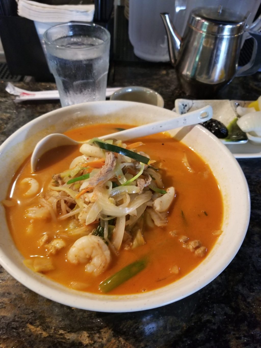 사진만 보아도 먹으라고 유혹하는 짬뽕 한 그릇